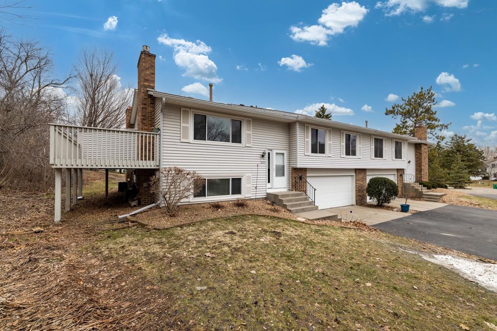 Photo of 1633 W 140th Street, Burnsville, MN 55337 (MLS # 7007912)