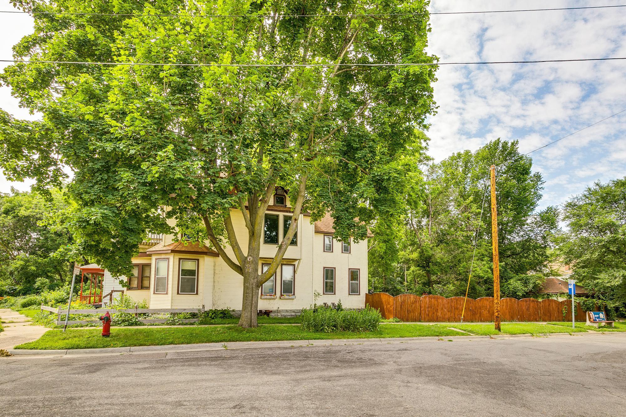 1113 Como Place