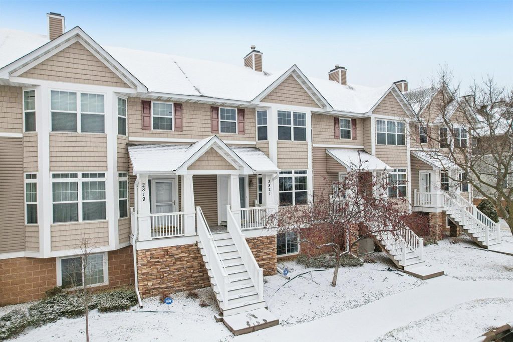 Photo of 2821 Arona Street, Roseville, MN 55113 (MLS # 7034217)