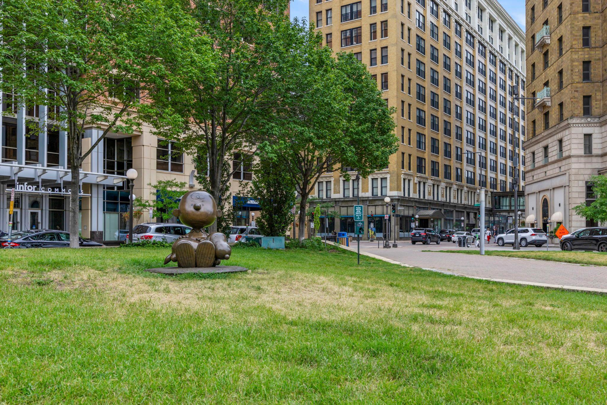 350 Saint Peter Street 1009
