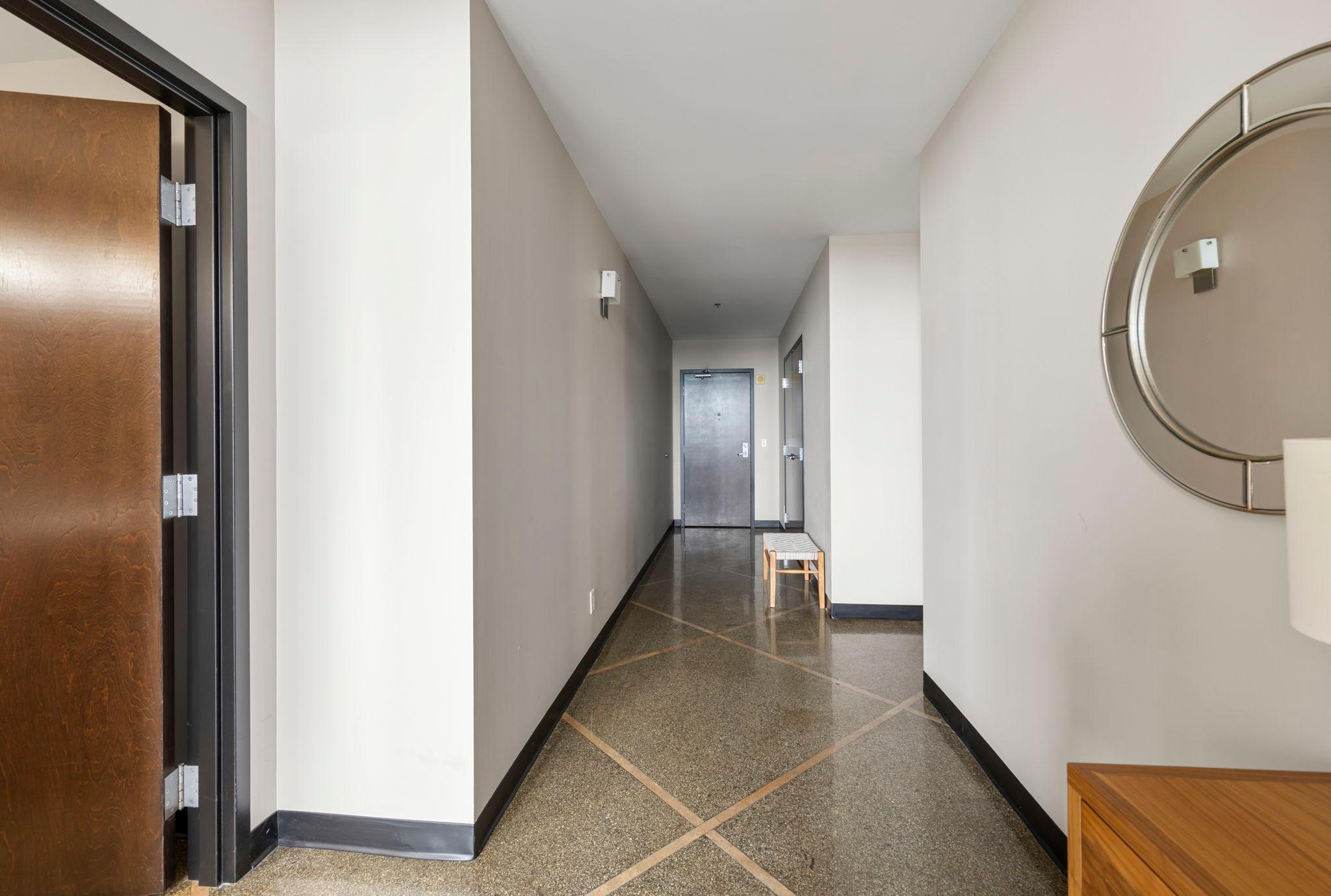 350 Saint Peter Street 1009