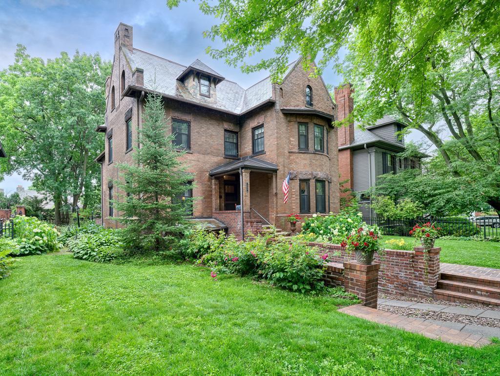 506 Grand Hill