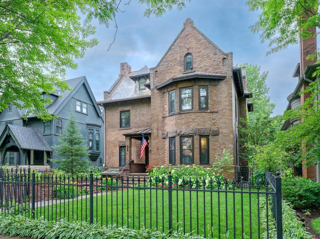 506 Grand Hill