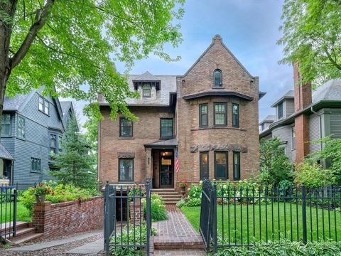506 Grand Hill Saint Paul MN 55102