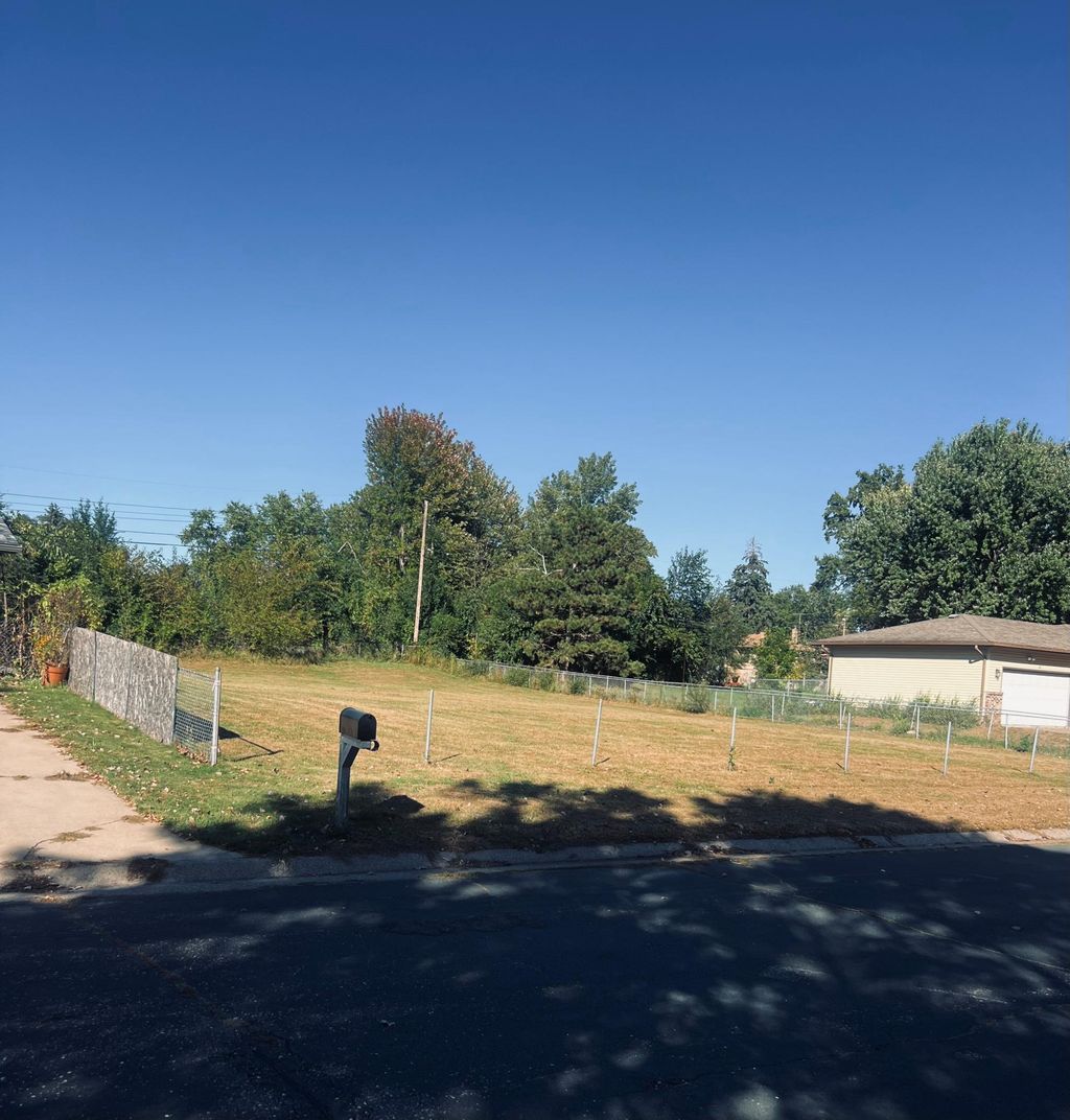 Photo of 3XX Belmont Lane E, Maplewood, MN 55117 (MLS # 7024472)