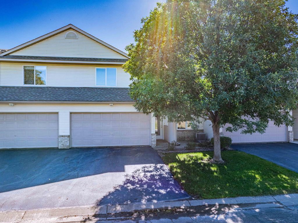 Photo of 112X Crystal Place W, Chaska, MN 55318 (MLS # 7068482)