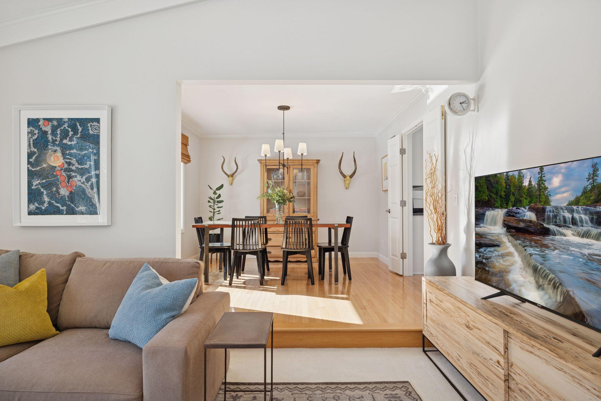 660 Windemere Curve N