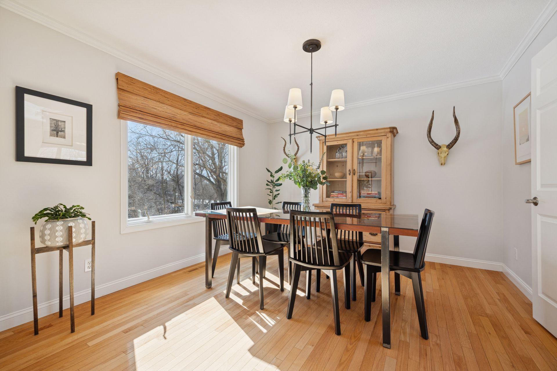 660 Windemere Curve N