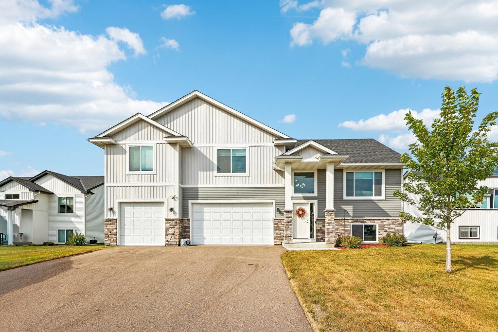 Photo of 1609 11th Street NE, Buffalo, MN 55313 (MLS # 7141796)