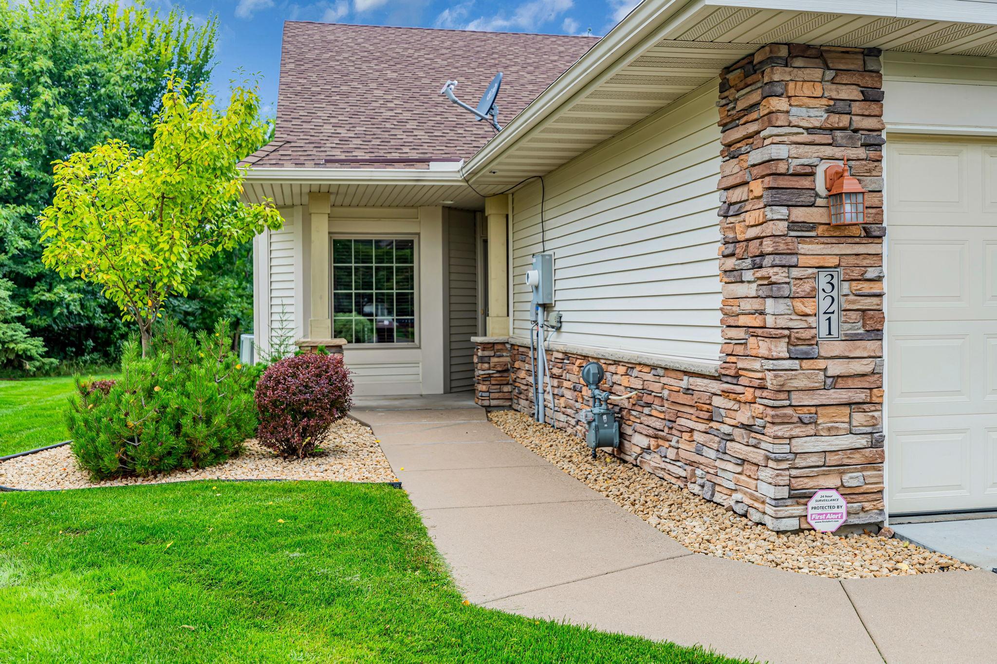 321 Summer Place E