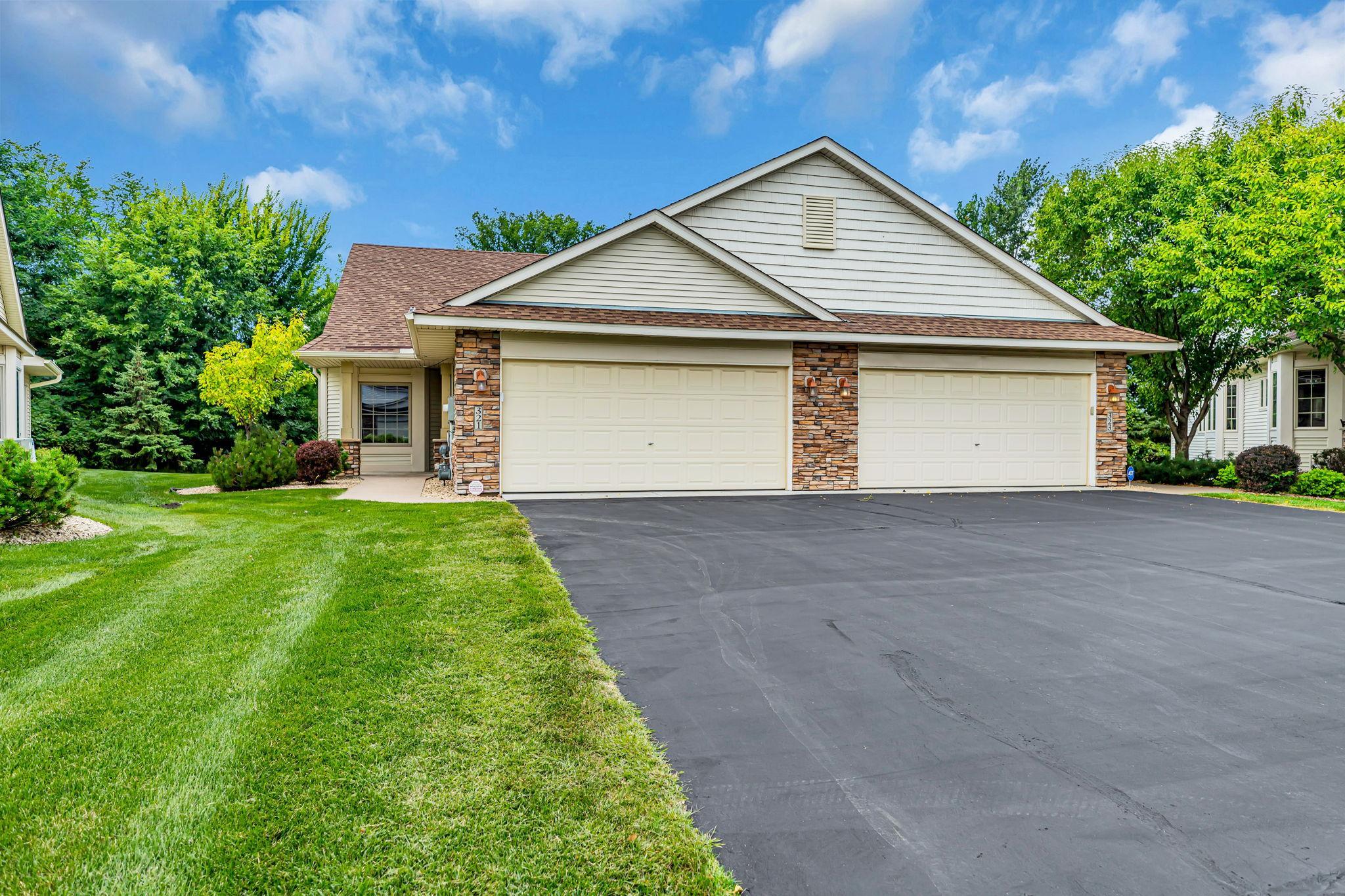 321 Summer Place E