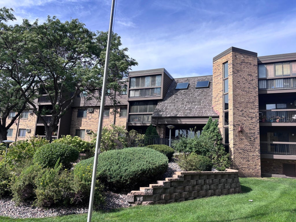 Photo of 999 41st Avenue NE #302, Columbia Heights, MN 55421 (MLS # 7142577)