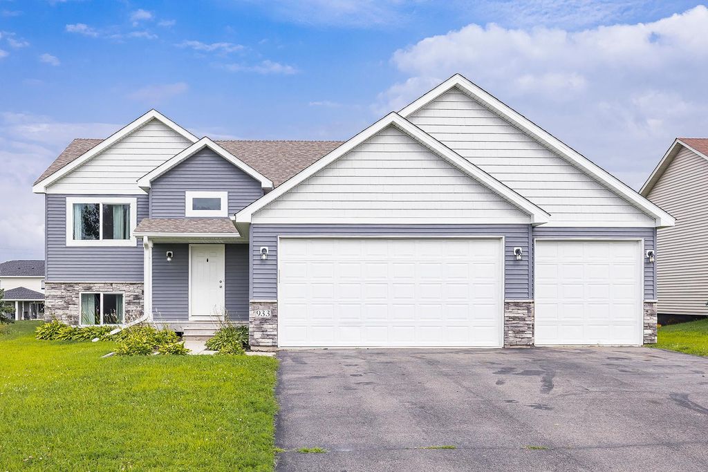Photo of 933 Cobblestone Lane, Belle Plaine, MN 56011 (MLS # 7011067)