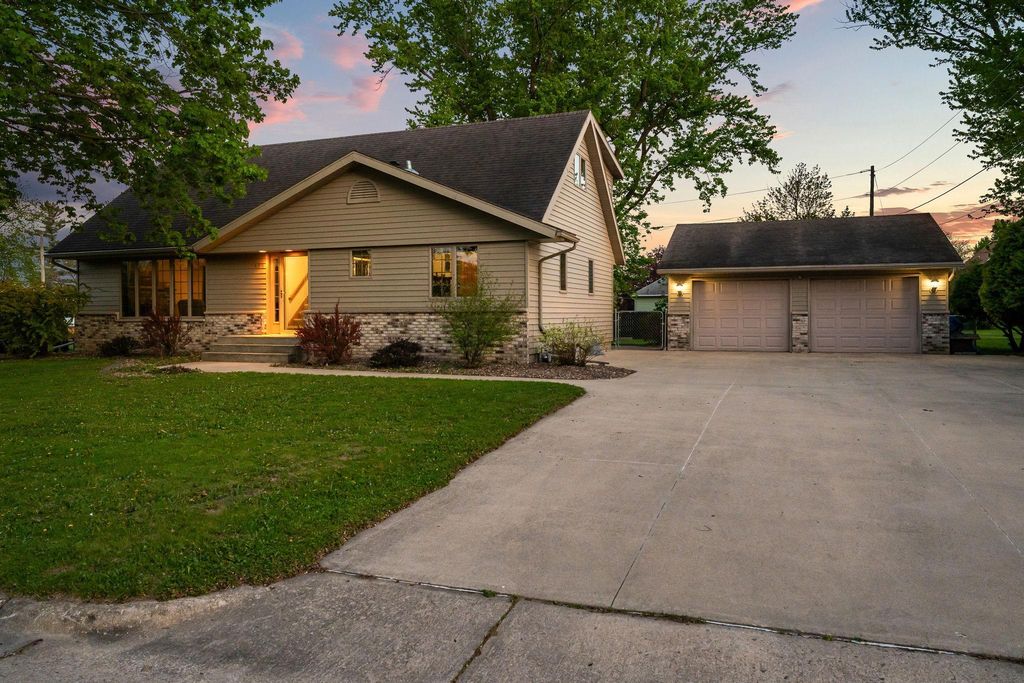 Photo of 406 NE Grove Street, Brownsdale, MN 55918 (MLS # 7071134)