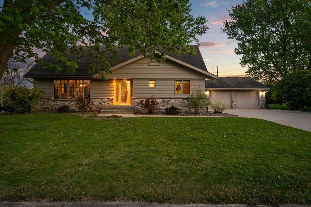 Photo of 406 NE Grove Street, Brownsdale, MN 55918 (MLS # 7071134)
