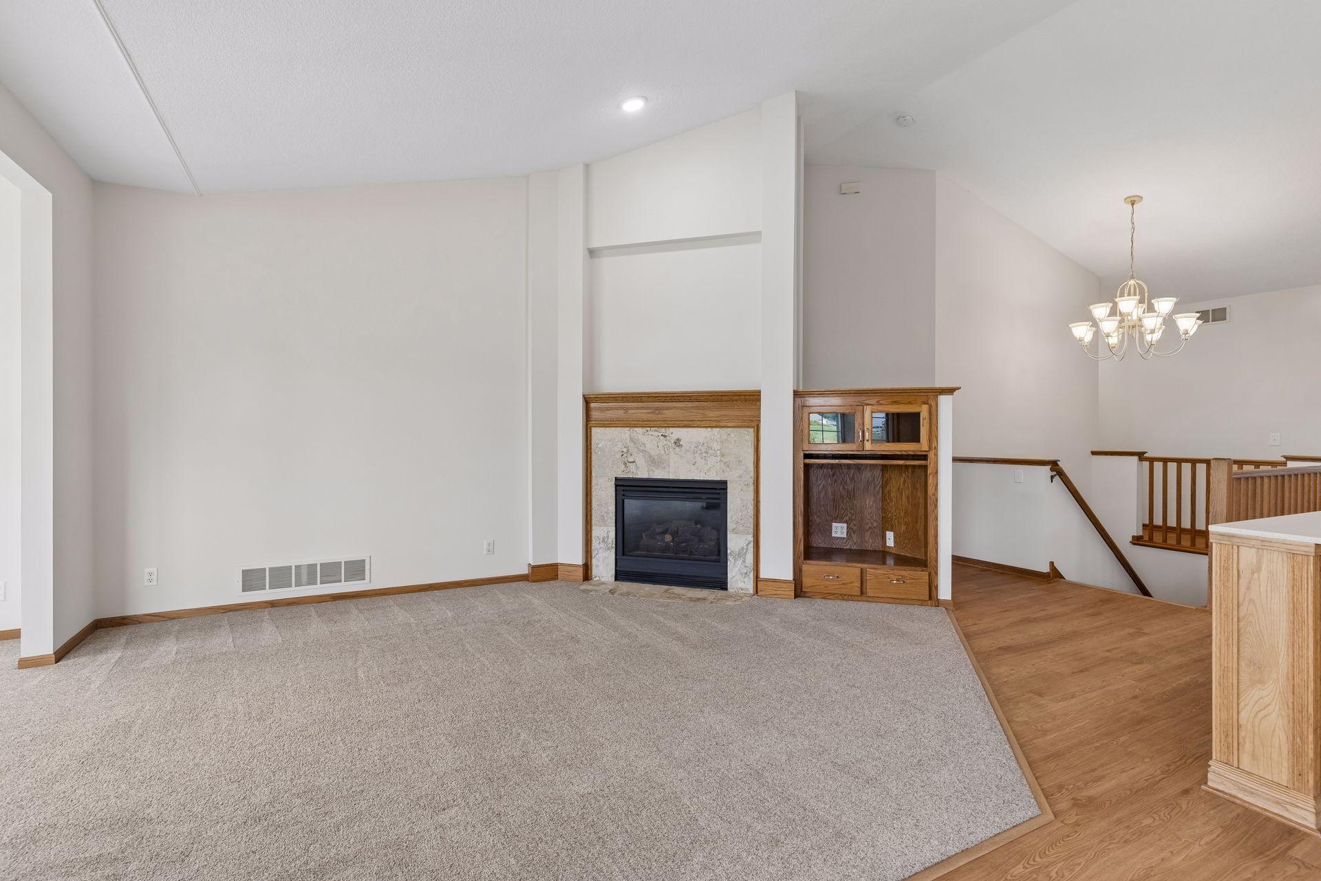 492 Holly Lane N