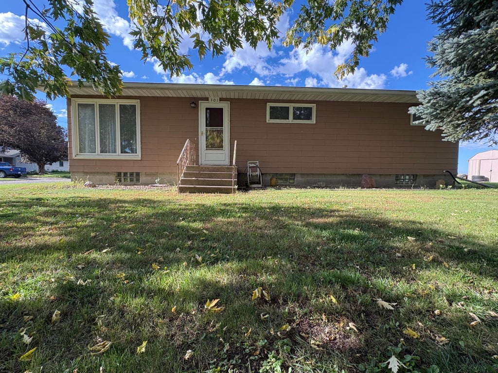 Photo of 301 Washington Avenue, Alden, MN 56009 (MLS # 7154838)