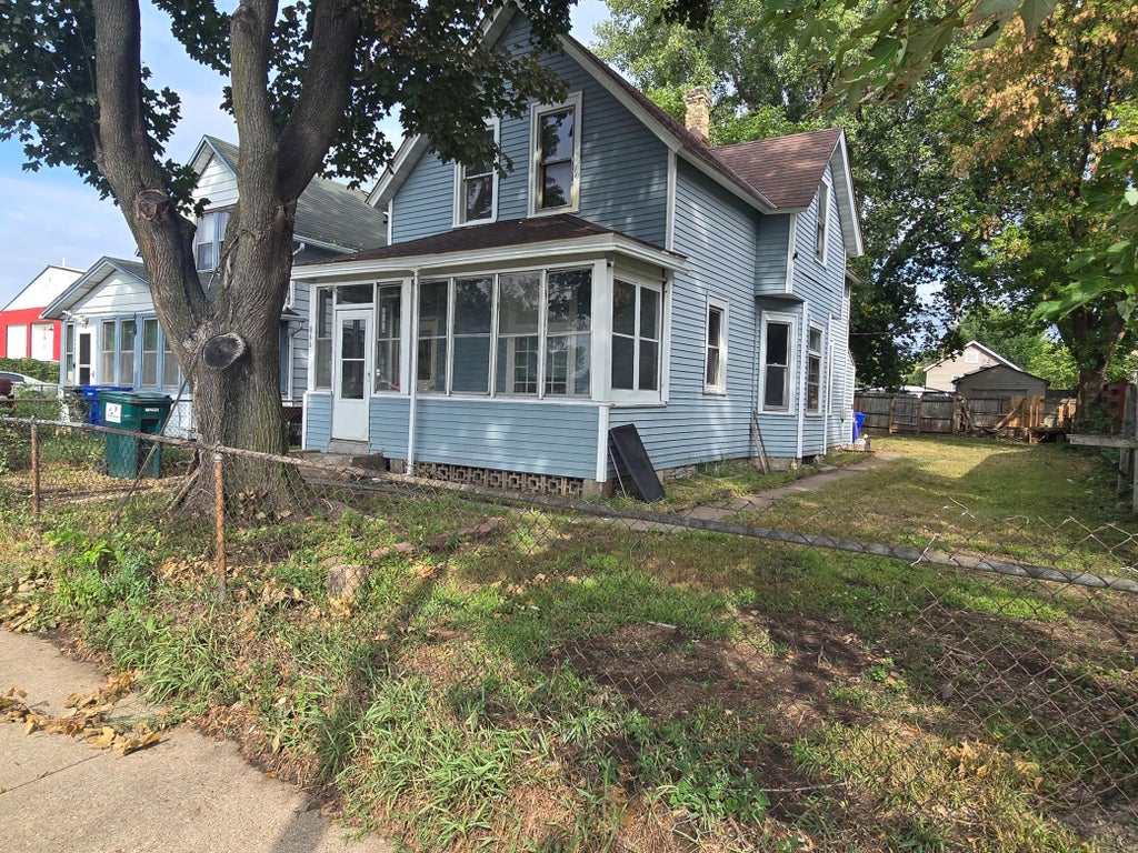 Photo of 866 Duluth Street, Saint Paul, MN 55106 (MLS # 7141889)