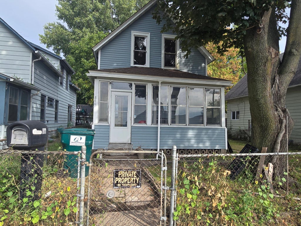 Photo of 866 Duluth Street, Saint Paul, MN 55106 (MLS # 7141889)