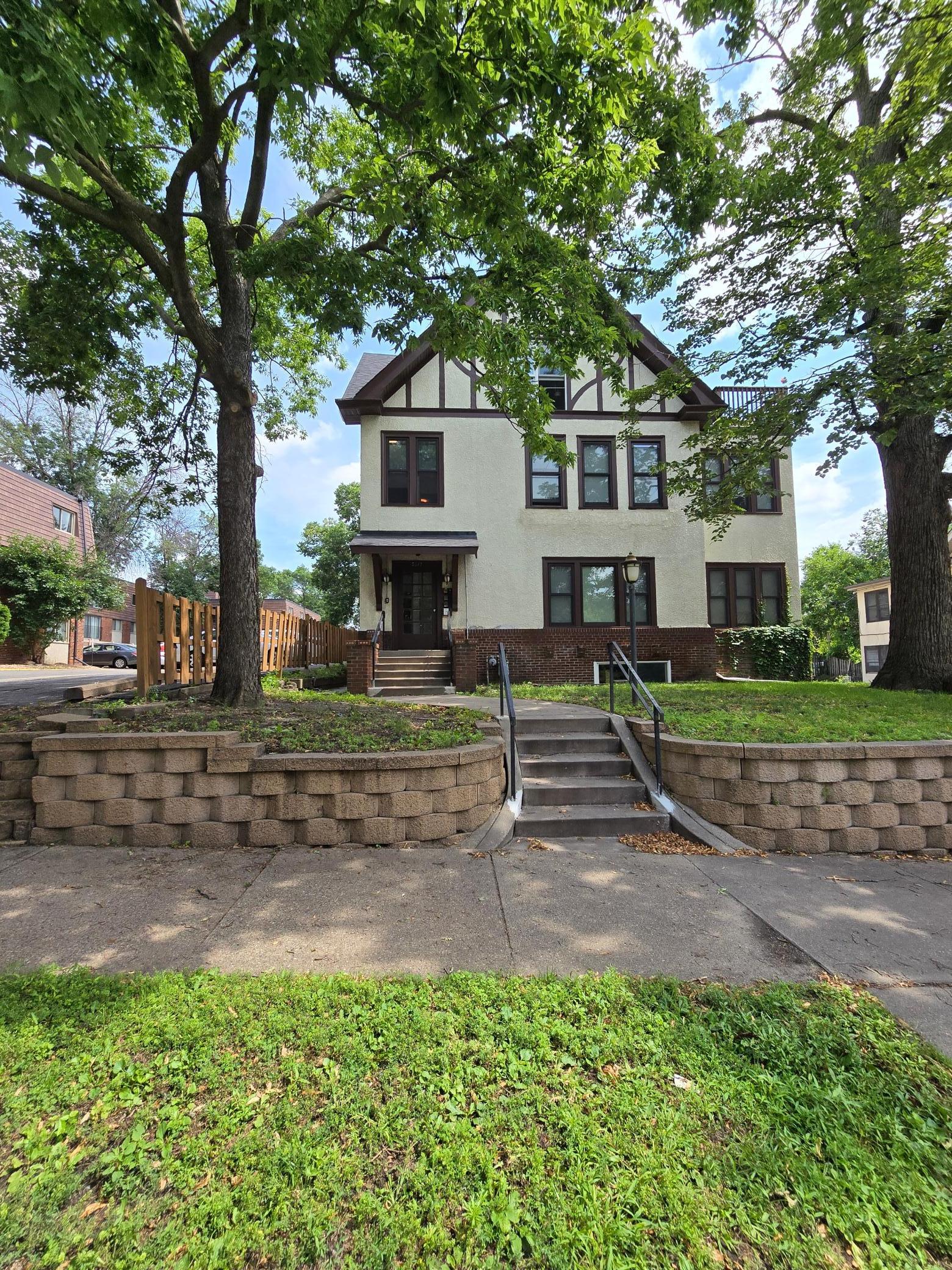 2017 Grand Avenue S