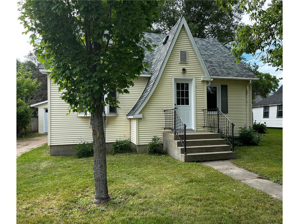206 Main Avenue S