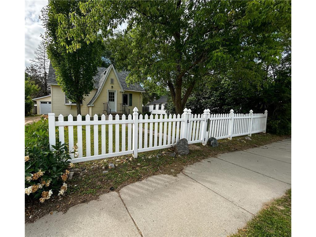 206 Main Avenue S