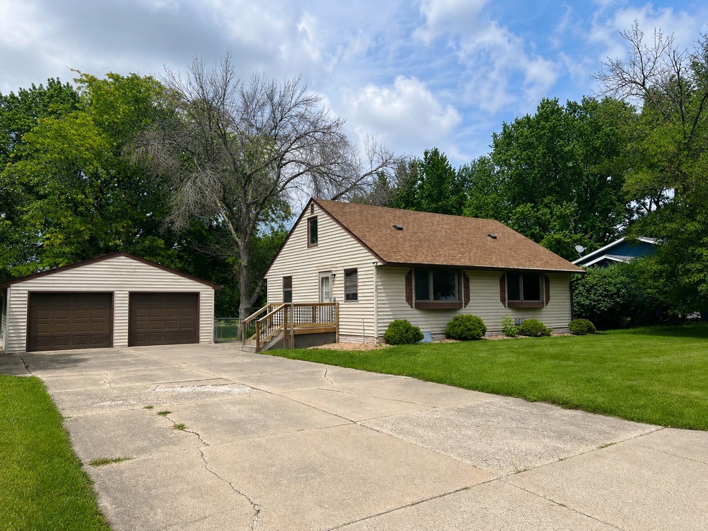 Photo of 720 22nd Street NE, Owatonna, MN 55060 (MLS # 7102319)