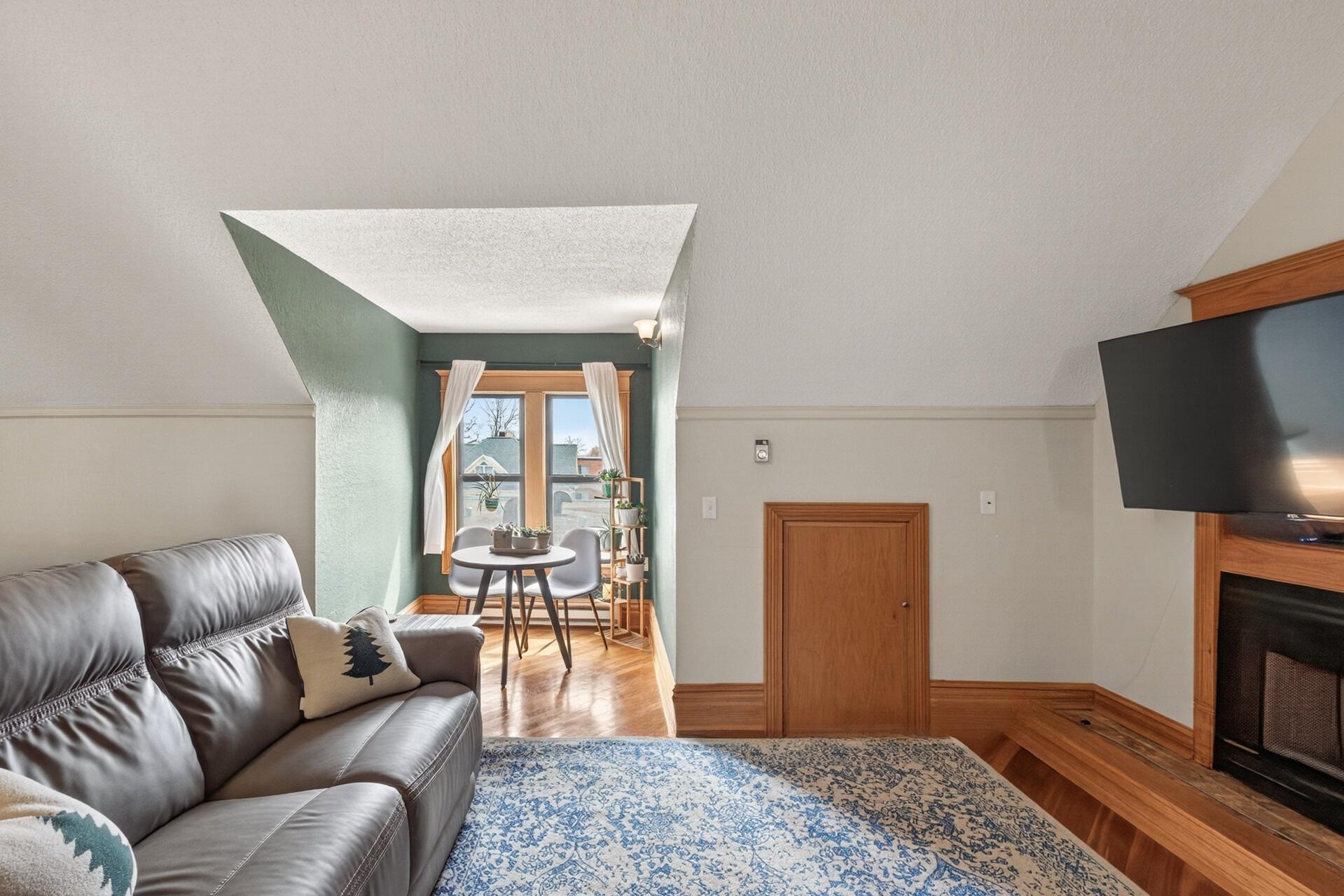 1936 Aldrich Avenue S E301