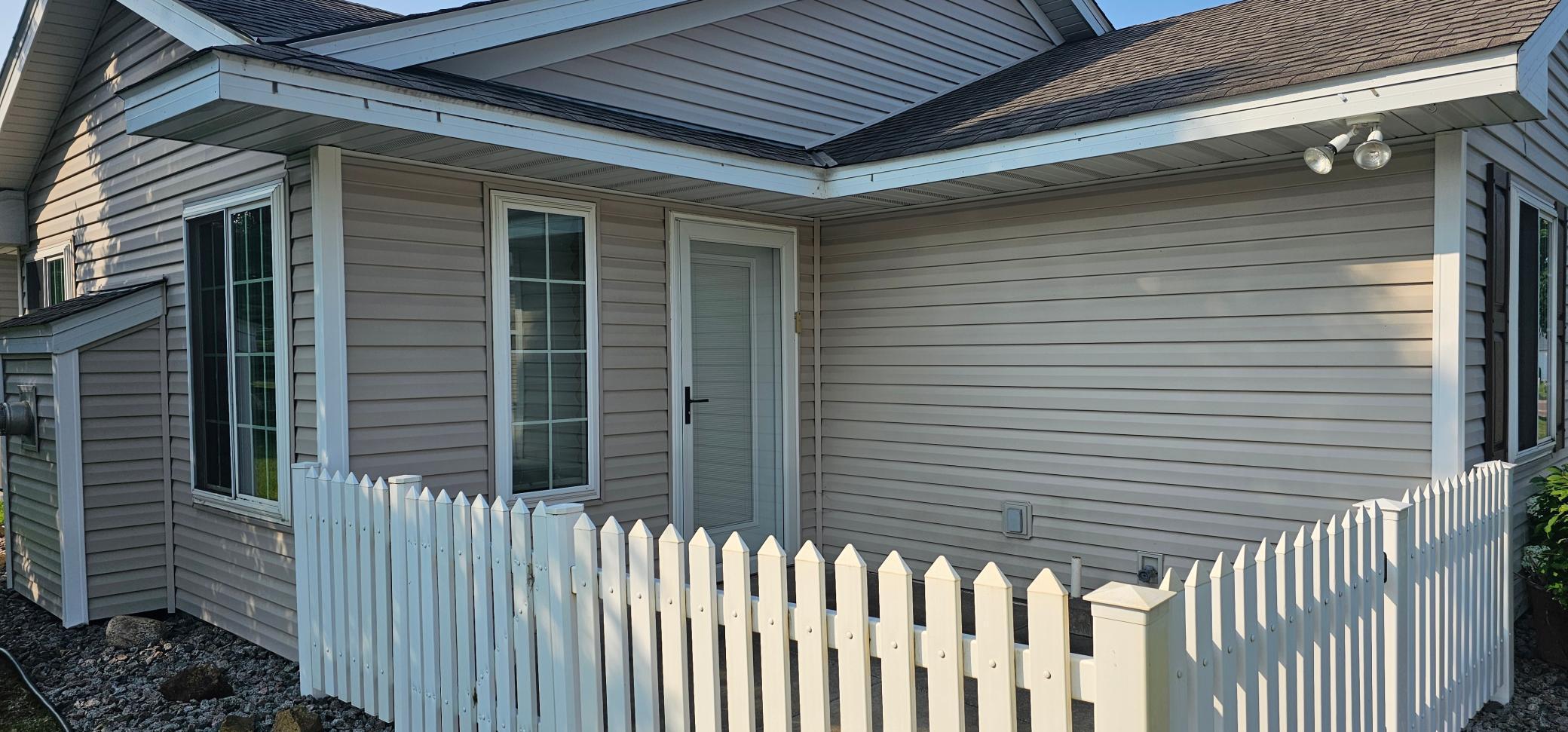 13046 Brookside Lane N