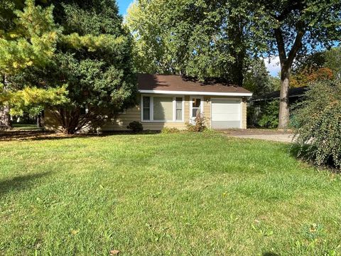 Photo of 731 Berwood Avenue, Vadnais Heights, MN 55127 (MLS # 6806016)