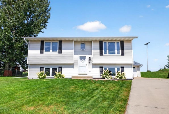 1910 3RD AVE NE, STEWARTVILLE, MN 55976 - Image f51f44f348f51f2d84b864fa54a9052d/3577426446