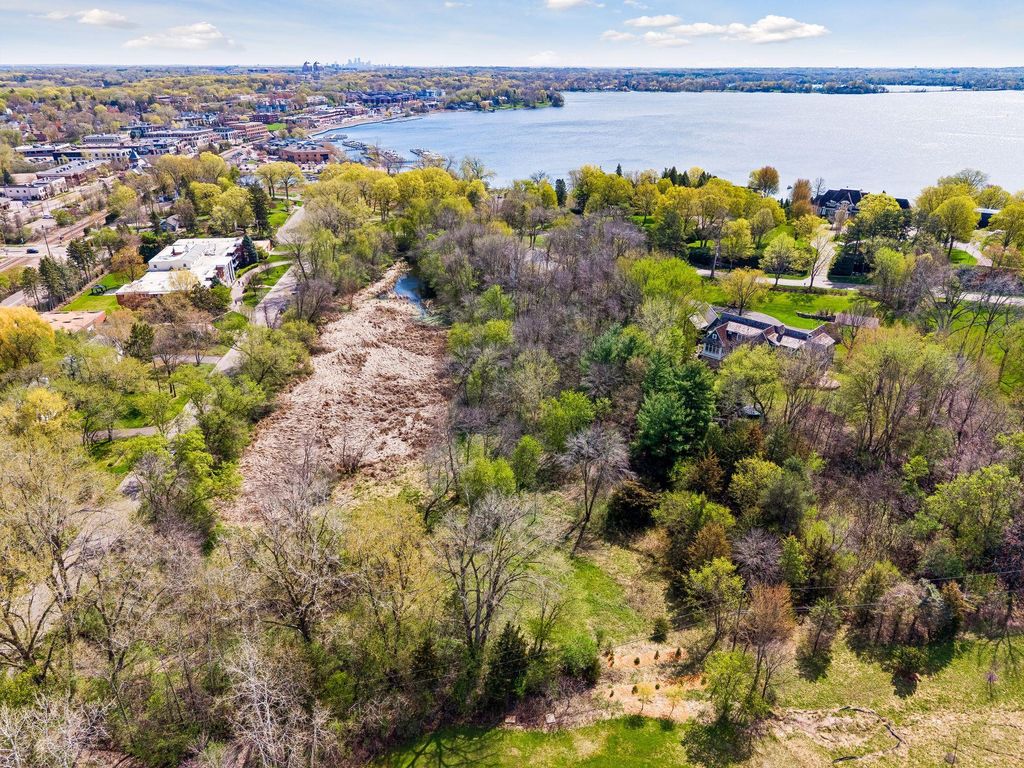 Photo of 128 Peavey Lane, Wayzata, MN 55391 (MLS # 7061065)