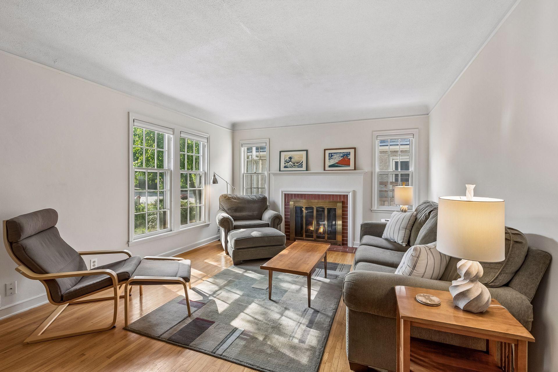 5652 Dupont Avenue S