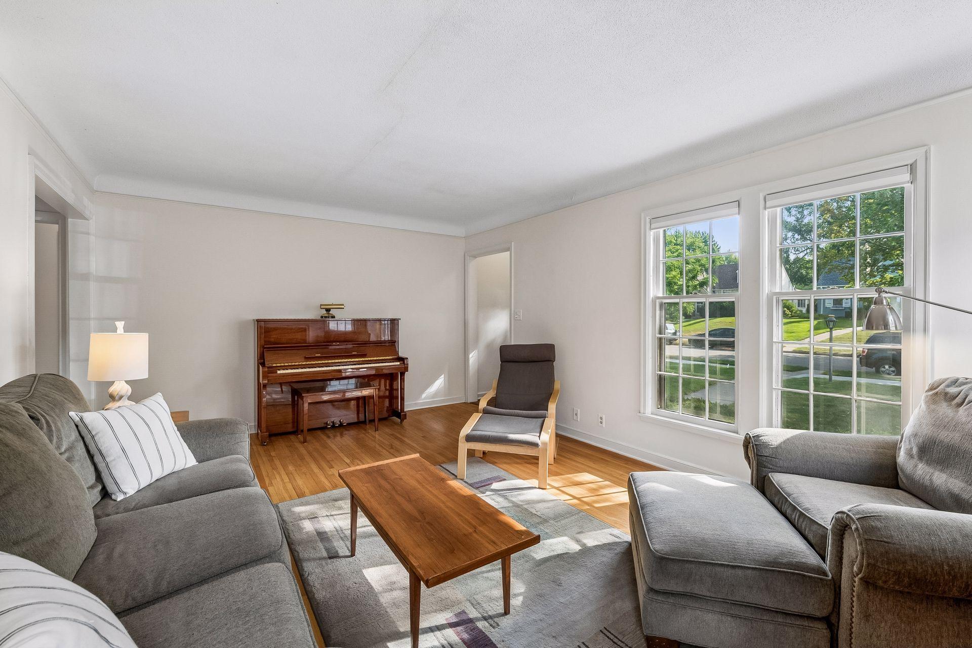 5652 Dupont Avenue S