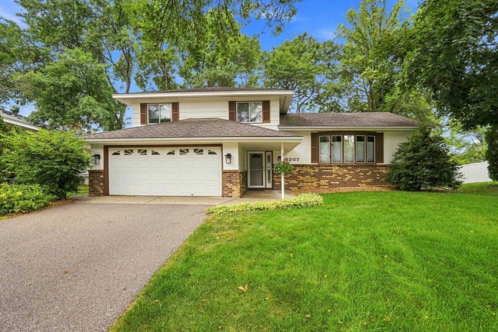 Photo of 6207 Edgemont Boulevard N, Brooklyn Park, MN 55428 (MLS # 7162334)