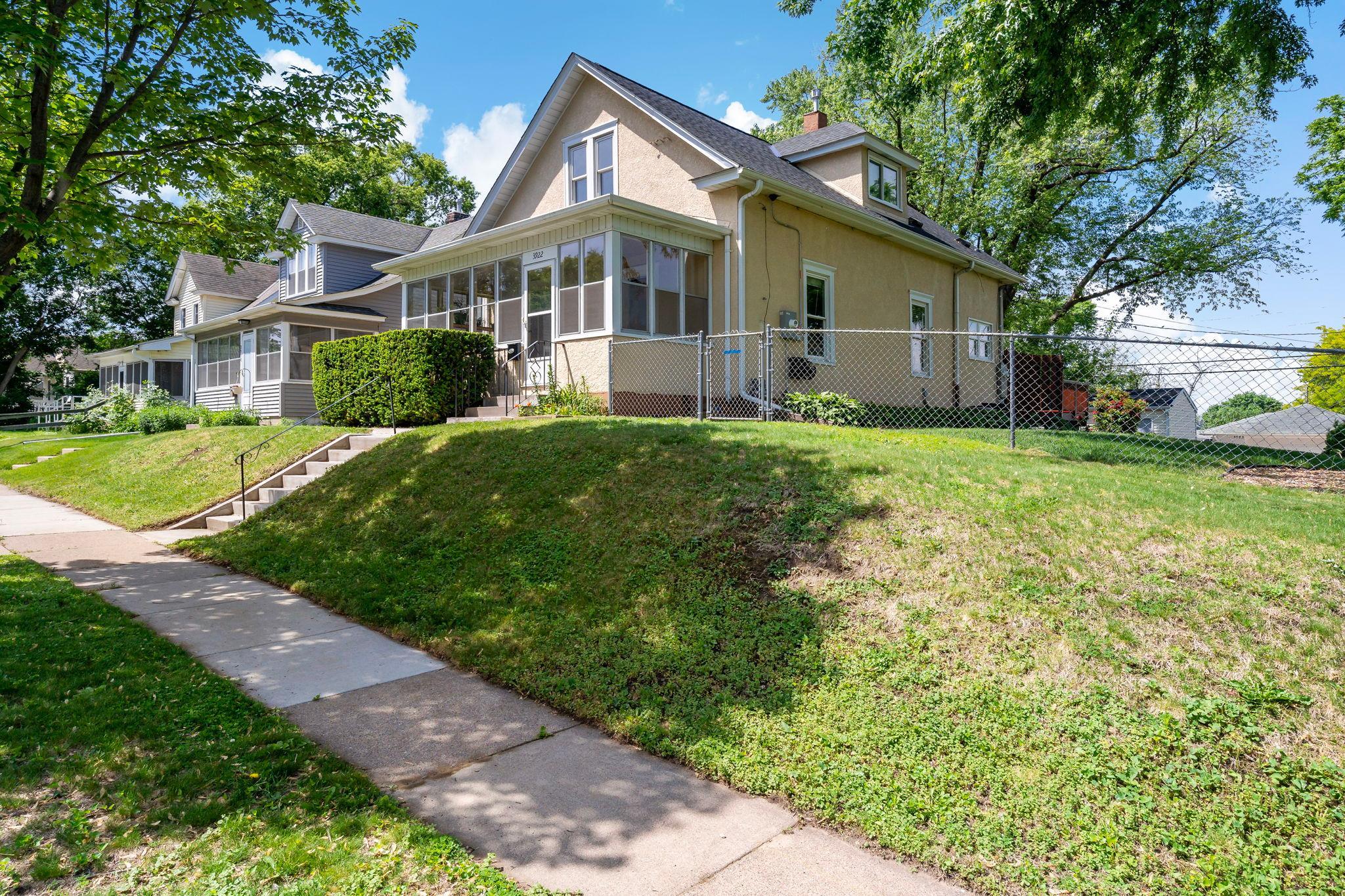 3922 Van Buren Street NE