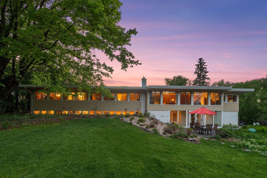 Photo of 1628 Oakways Street, Minnetonka, MN 55391 (MLS # 7007550)