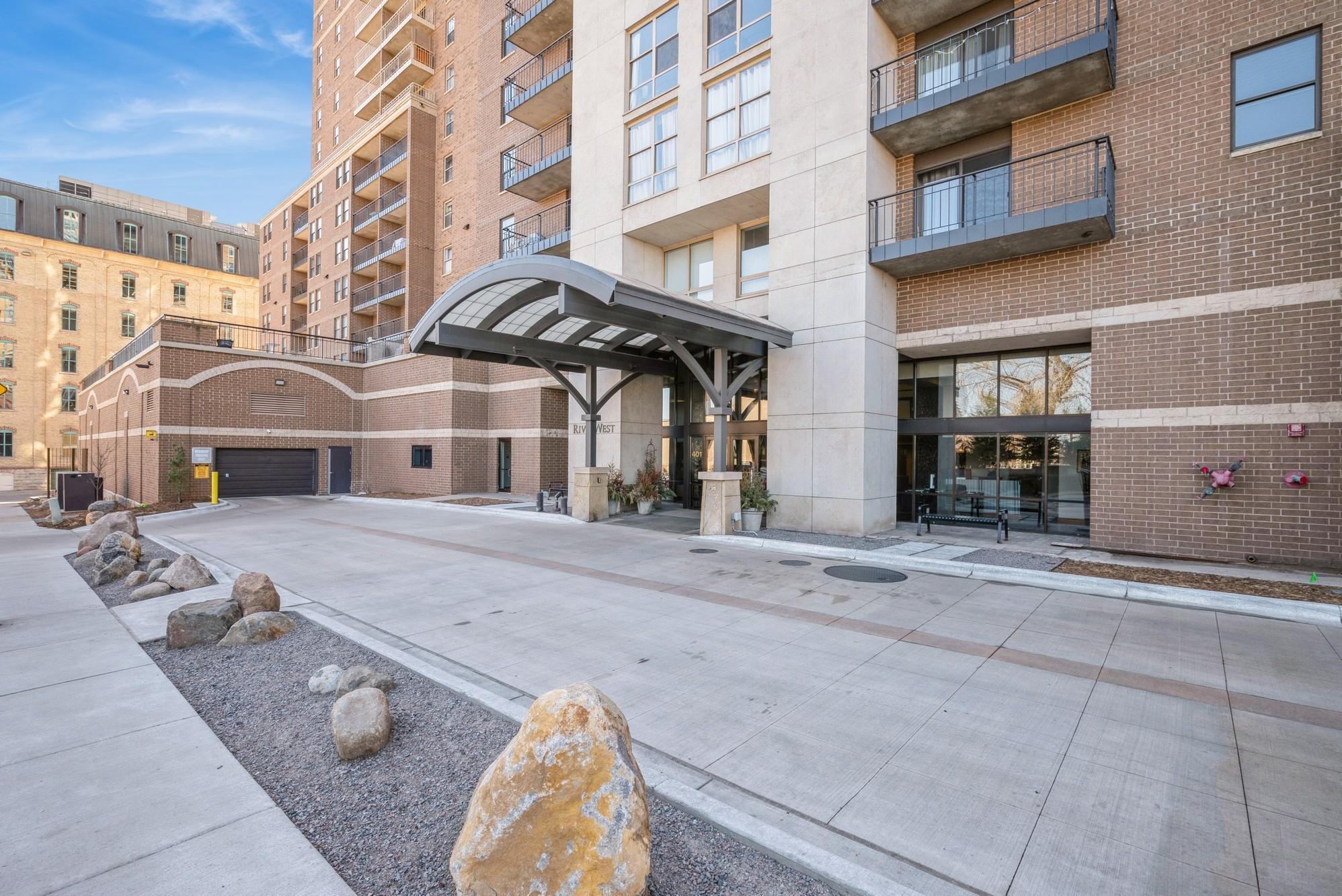 401 S 1st Street 1820