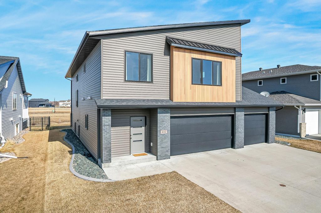 Photo of 442 Hampton Drive W, Moorhead, MN 56560 (MLS # 7049283)