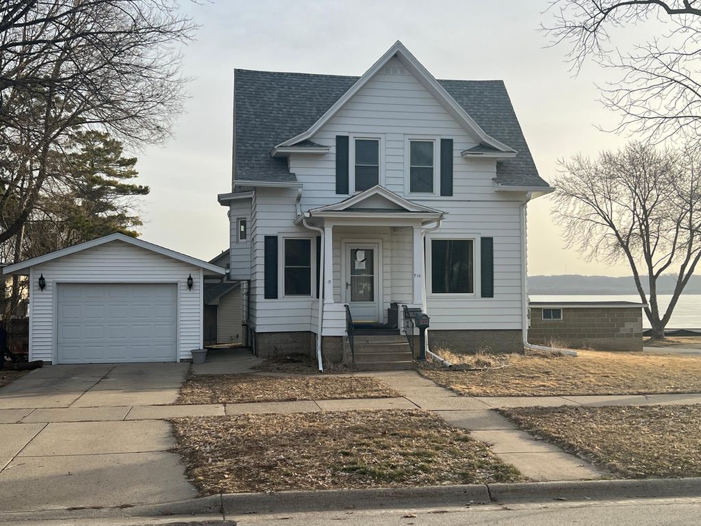 Photo of 719 S Oak Street, Lake City, MN 55041 (MLS # 7033702)