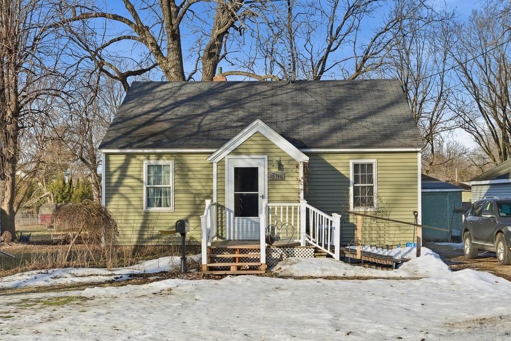 Photo of 1316 Margaretha Avenue, Albert Lea, MN 56007 (MLS # 7021100)