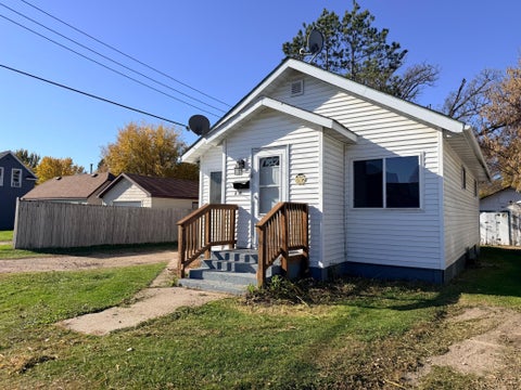 Photo of 610 Oak Grove Avenue, Detroit Lakes, MN 56501 (MLS # 7164131)