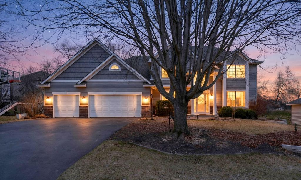 Photo of 2829 Eagle Valley Circle, Woodbury, MN 55129 (MLS # 7008041)