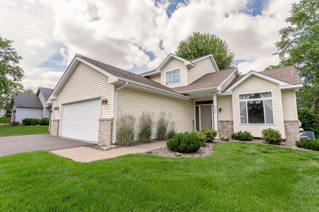 Photo of 8284 Ashford Road, Woodbury, MN 55125 (MLS # 7133914)