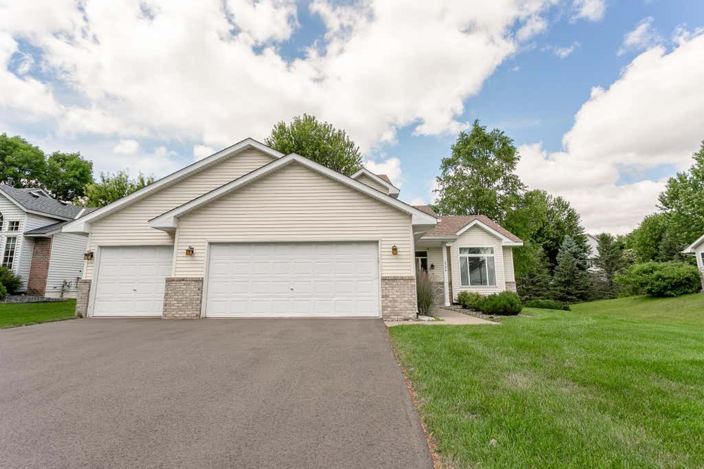 Photo of 8284 Ashford Road, Woodbury, MN 55125 (MLS # 7133914)