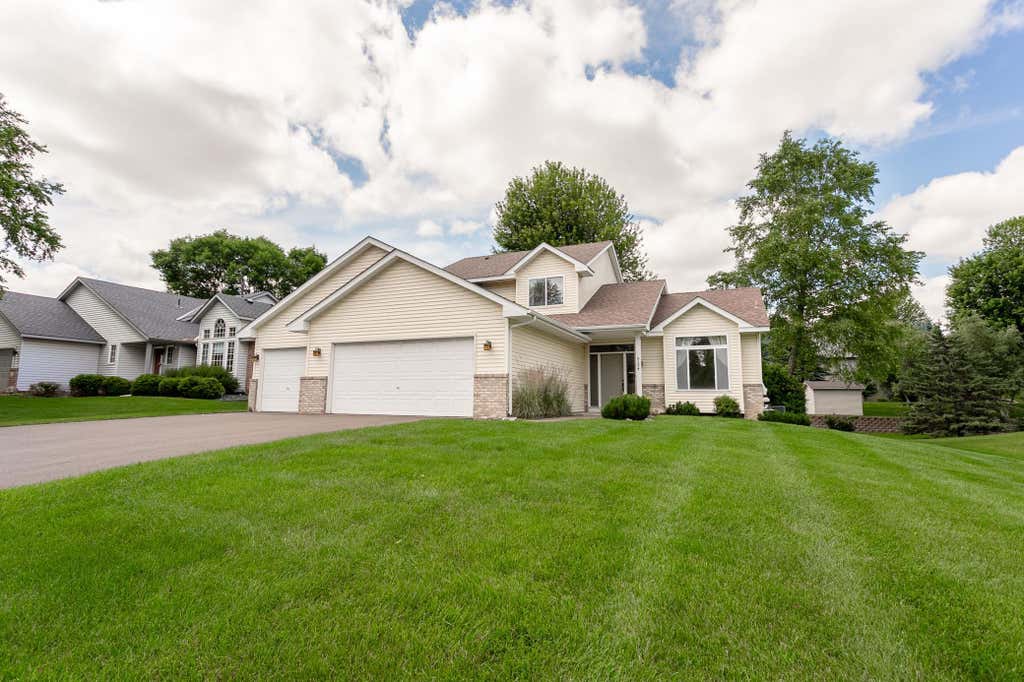 Photo of 8284 Ashford Road, Woodbury, MN 55125 (MLS # 7133914)