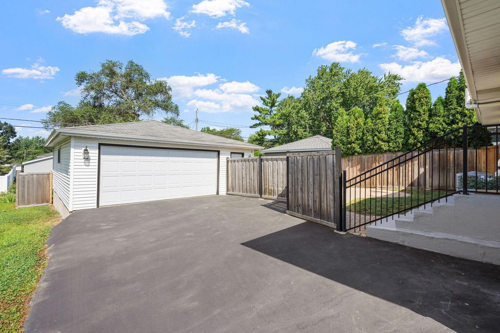 Photo of 1644 Oregon Avenue S, Saint Louis Park, MN 55426 (MLS # 7111878)