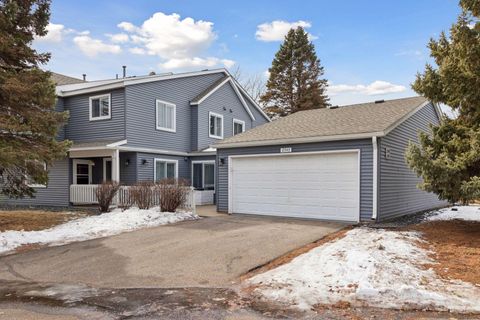 Photo of 2543 Wimbledon Place, Woodbury, MN 55125 (MLS # 7028058)