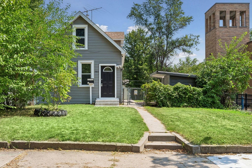 Photo of 980 Marion Street, Saint Paul, MN 55117 (MLS # 7126216)