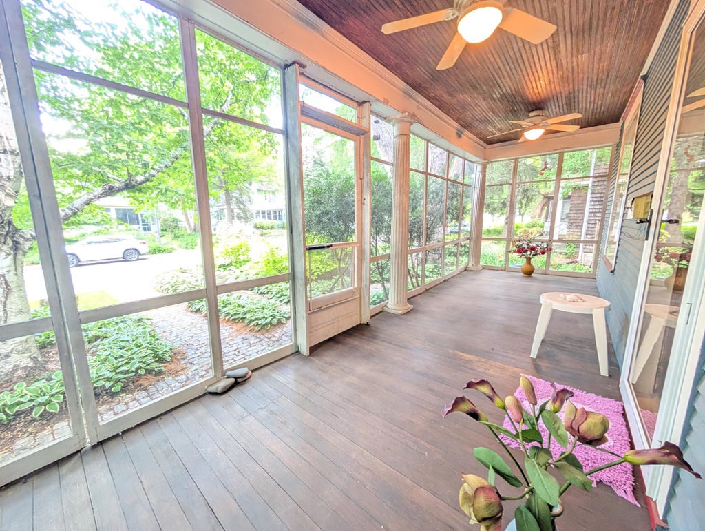 Photo of 2012 Iglehart Avenue, Saint Paul, MN 55104 (MLS # 6785972)